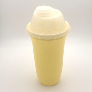 Vintage Tupperware Quick Shake 16 oz Yellow Mixer Shaker Cup with Domed Lid 844